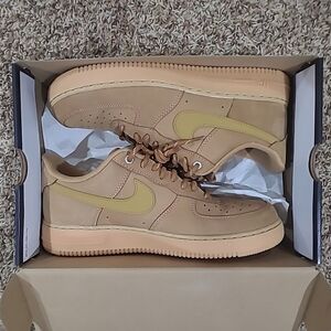 Nike Beige and Mustard Men's Sneakers